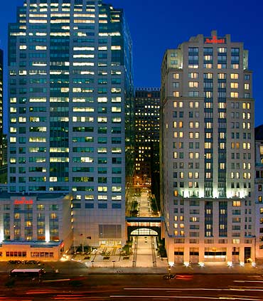 photograph of the brooklyn bridge marriott hotel at dusk